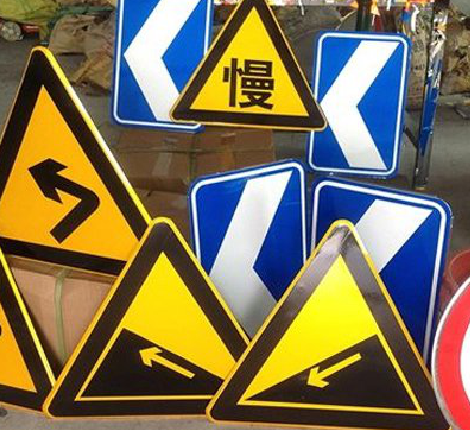 沅江市标识标牌中颜色的确定是很重要的。